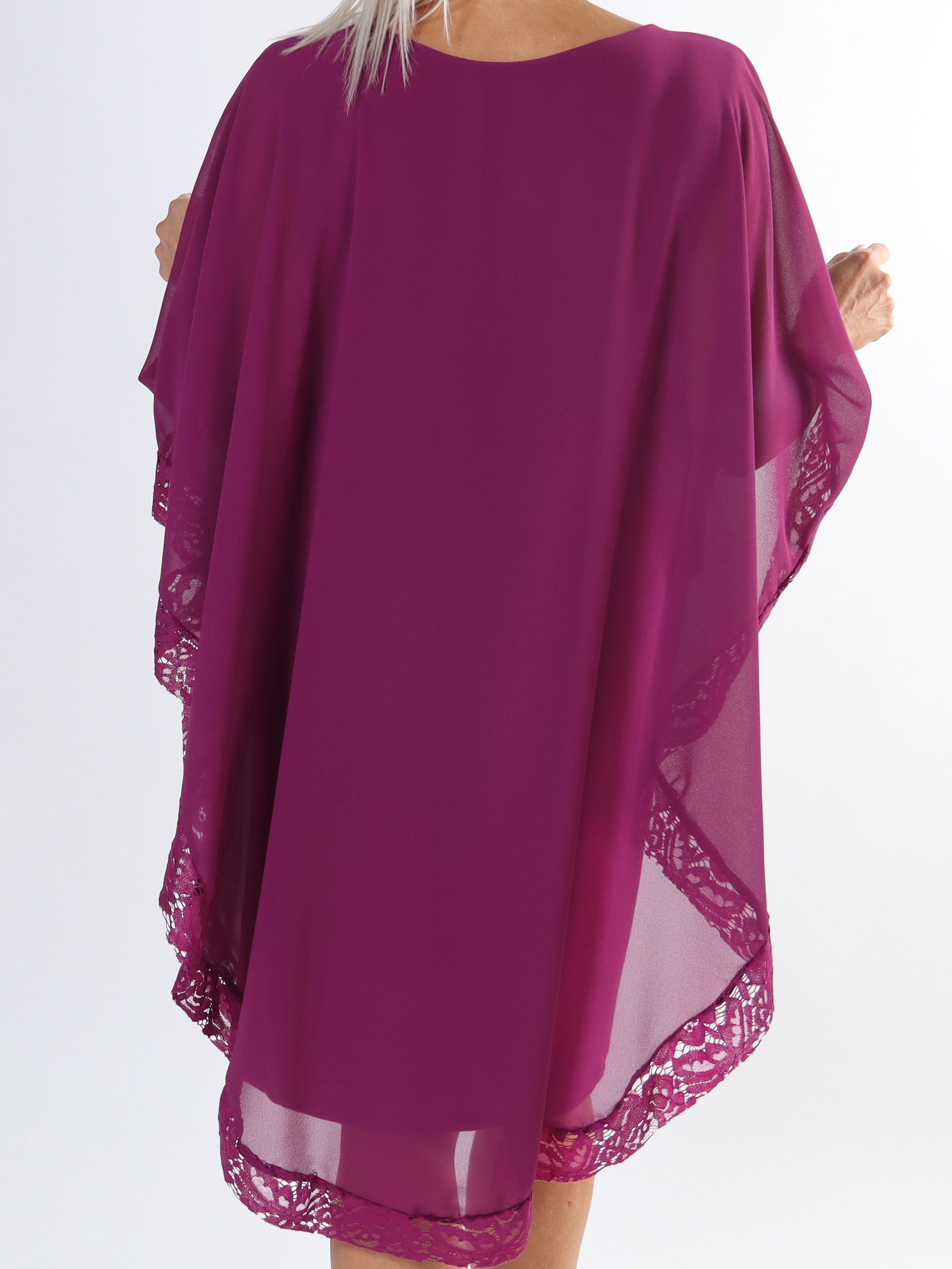 Kenya Edge - Plus size tunikaklänning med chiffonglager och spetskant